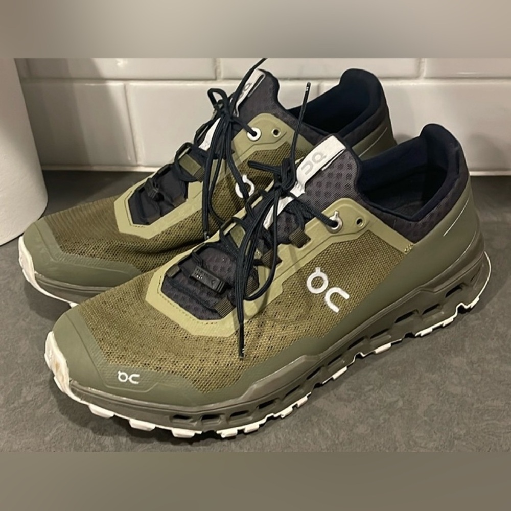 On CloudUltra running shoes Sz9
